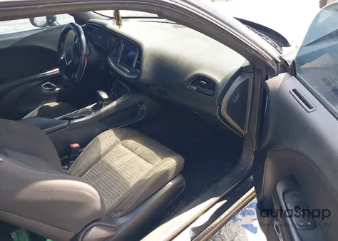 2018 Dodge Challenger Sxt z USA, uszkodzony, nr VIN 2C3CDZAGXJH242121